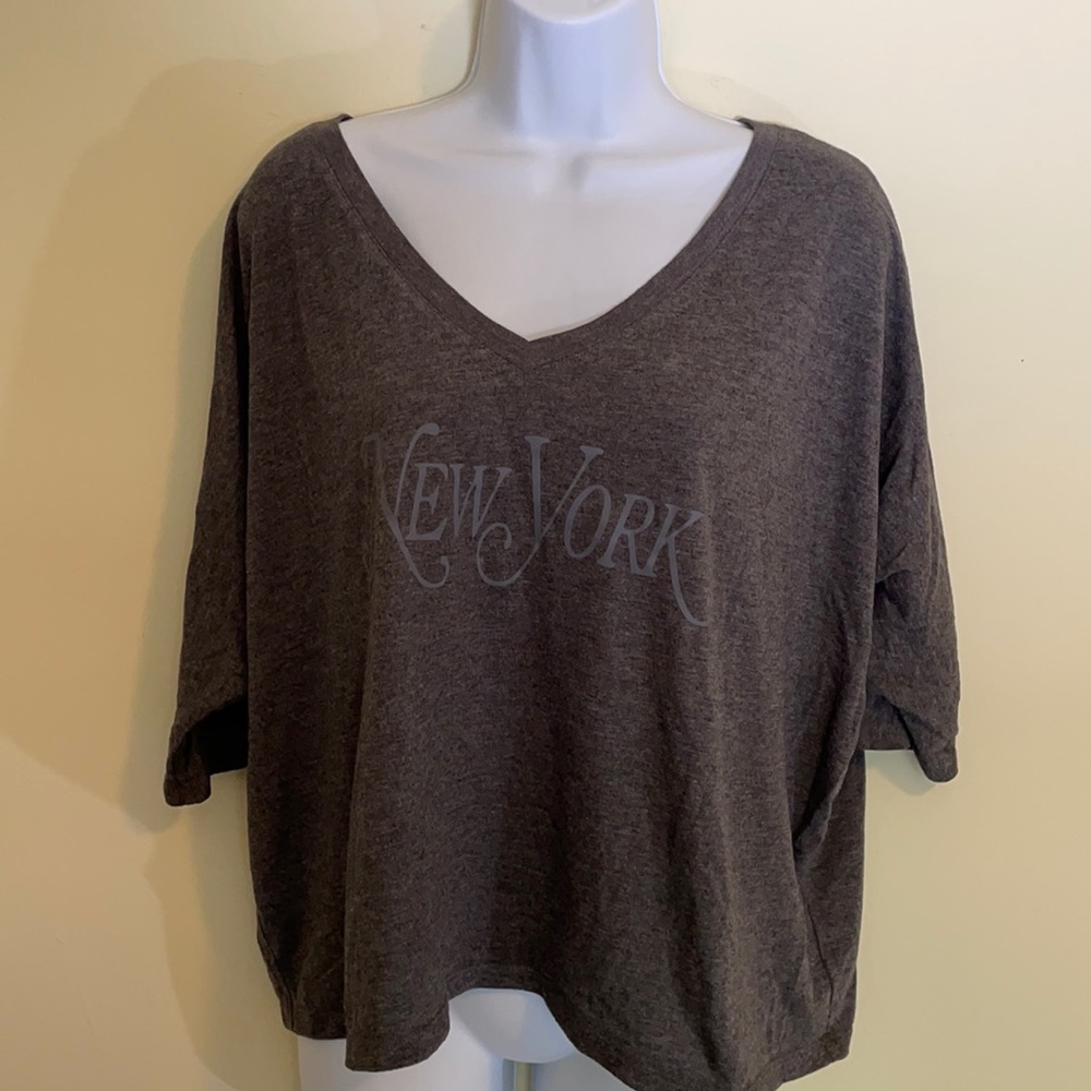 Bella T shirt size L *used